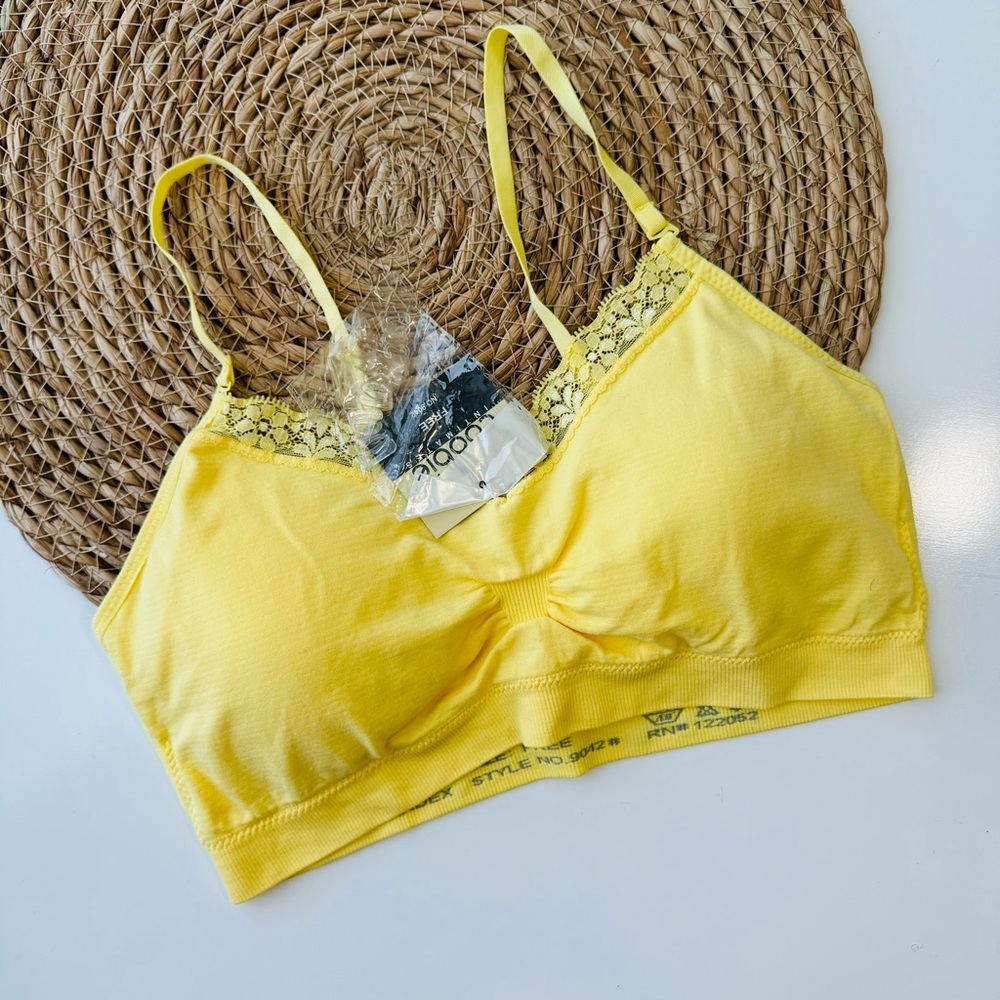 Coobie// Seamless Stretch Scoopneck Bralette One Size 🍋 - Picture 1 of 6